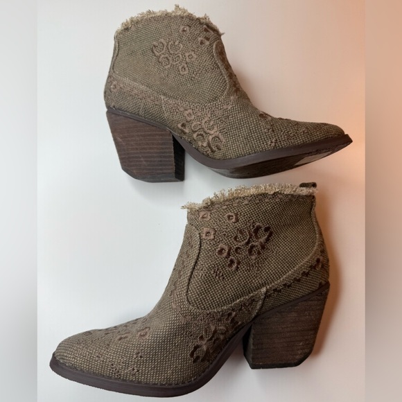 Naughty Monkey Women's Sewn up Ankle Bootie Taupe Embroidered Western Fringe 7M - Picture 15 of 16